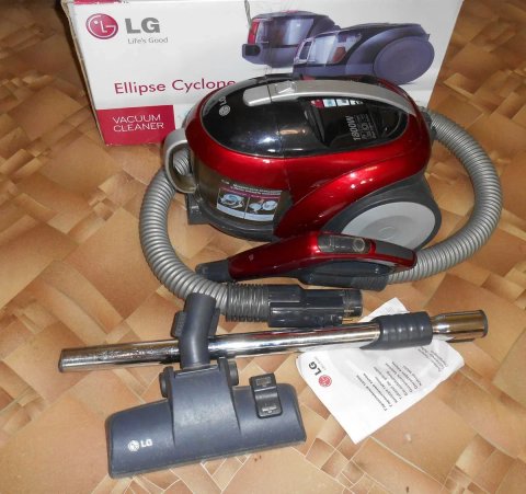 Пылесос LG, контейнерный, тянет хорошо