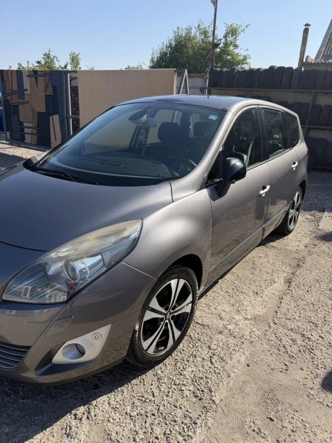 RENAULT scenic BASSE.