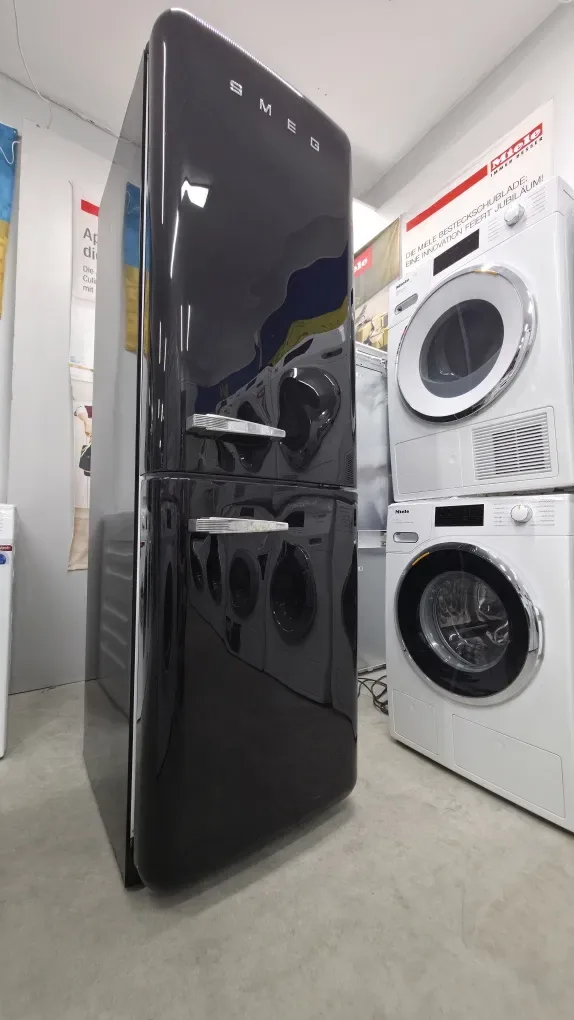 Ретро холодильник Smeg FAB32RBL5 NoFrost Чорний глянець Італія — фото 2