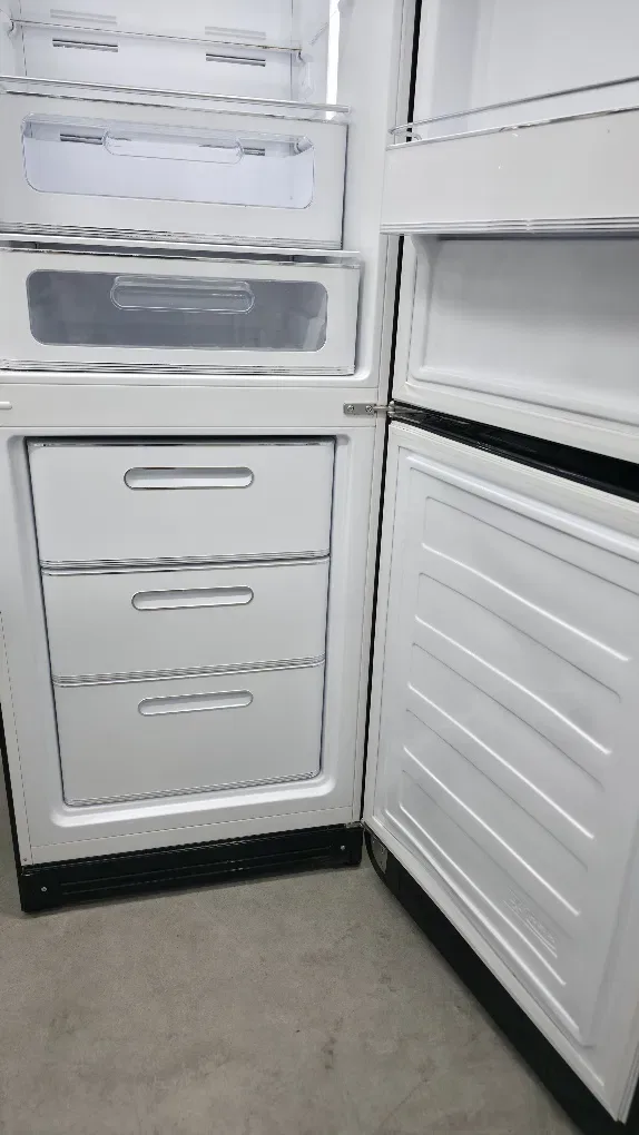 Ретро холодильник Smeg FAB32RBL5 NoFrost Чорний глянець Італія — фото 3