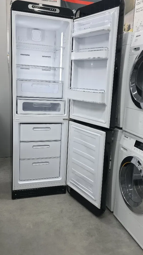 Ретро холодильник Smeg FAB32RBL5 NoFrost Чорний глянець Італія — фото 4