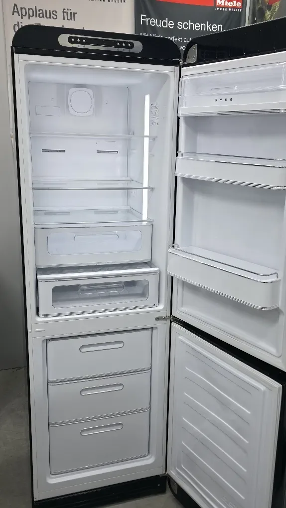 Ретро холодильник Smeg FAB32RBL5 NoFrost Чорний глянець Італія — фото 7