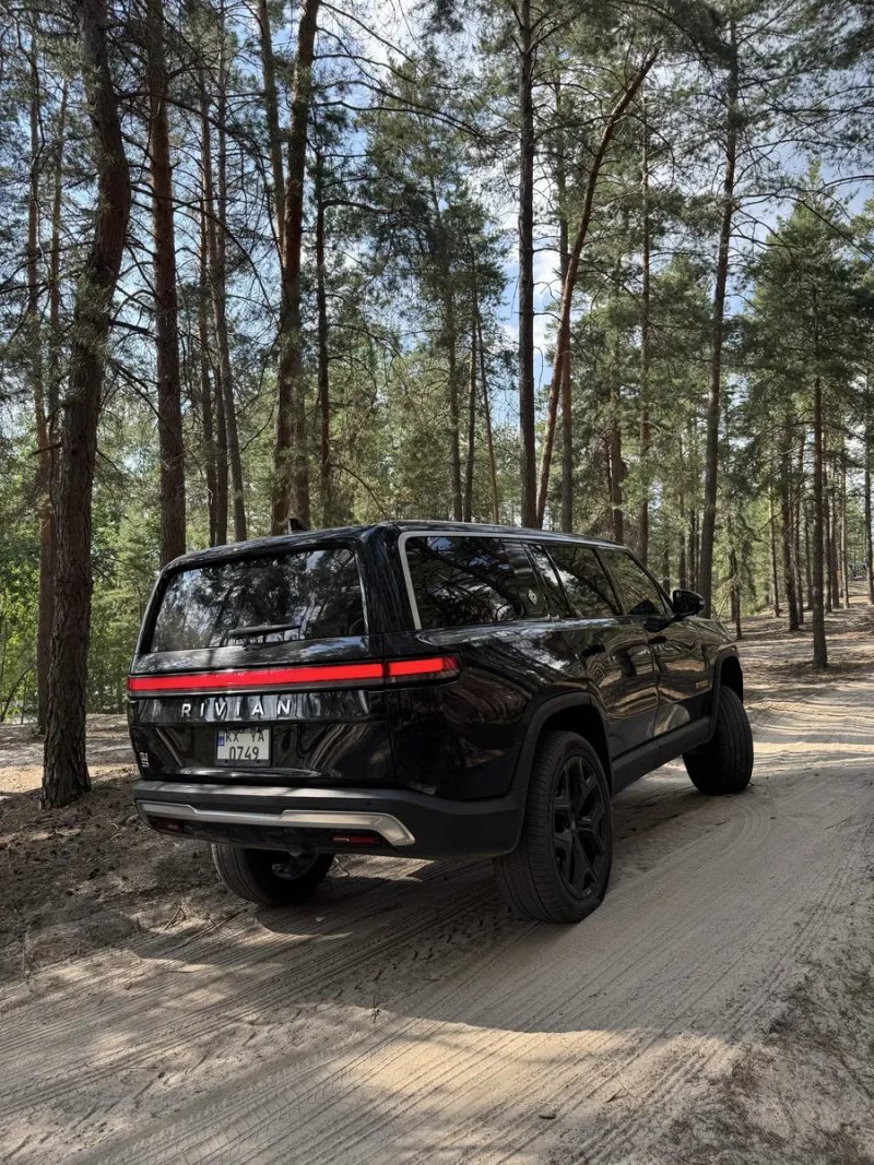 Rivian R1S Launch Edition 2023 — фото 6