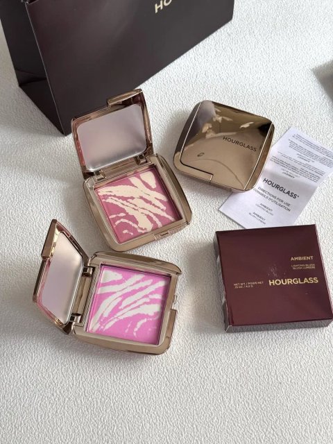 Румʼяна Hourglass Ambient Lighting Blush