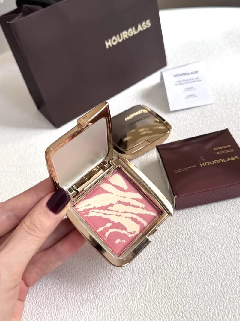 Румʼяна Hourglass Ambient Lighting Blush — фото 2