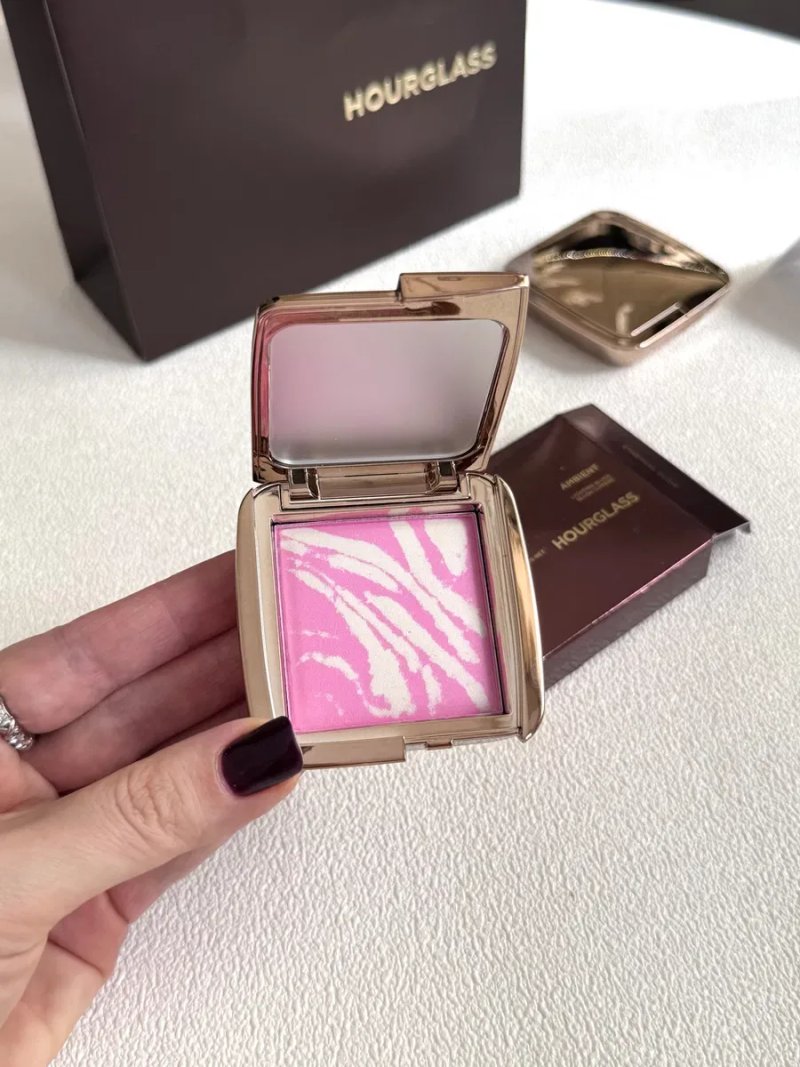 Румʼяна Hourglass Ambient Lighting Blush — фото 3