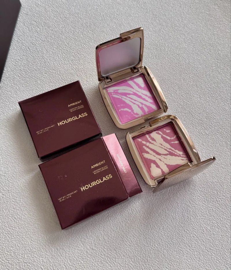 Румʼяна Hourglass Ambient Lighting Blush — фото 4