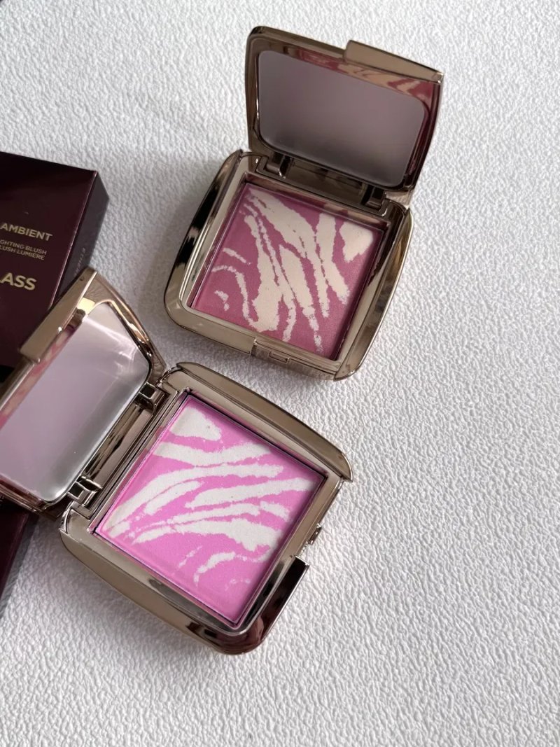 Румʼяна Hourglass Ambient Lighting Blush — фото 5