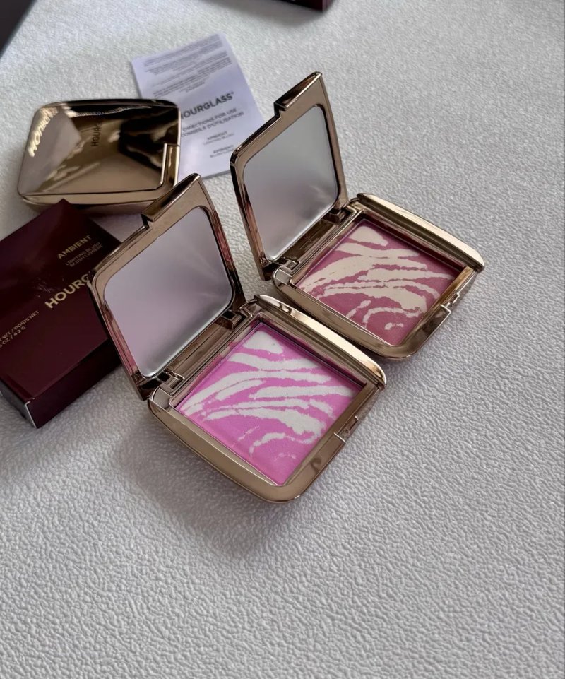 Румʼяна Hourglass Ambient Lighting Blush — фото 6