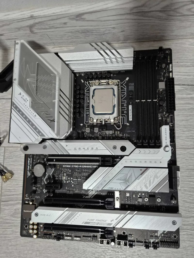 s1700 ТОП материнка ASUS ROG STRIX Z790-A Gaming Wi-Fi під білу збірку. Trade-in — фото 2