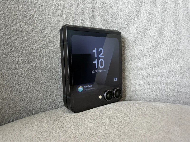 Samsung Galaxy Flip 7 FE 8/128 BLACK (SM-F761B) — фото 5