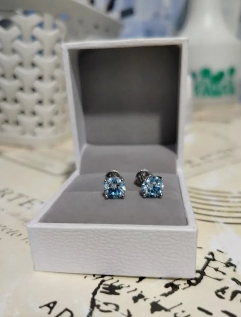 Сережки з голубим діамантом муассанітом 1 карат 6.5 Sea Blu.Безкошьовна доставка олх нова пошта!