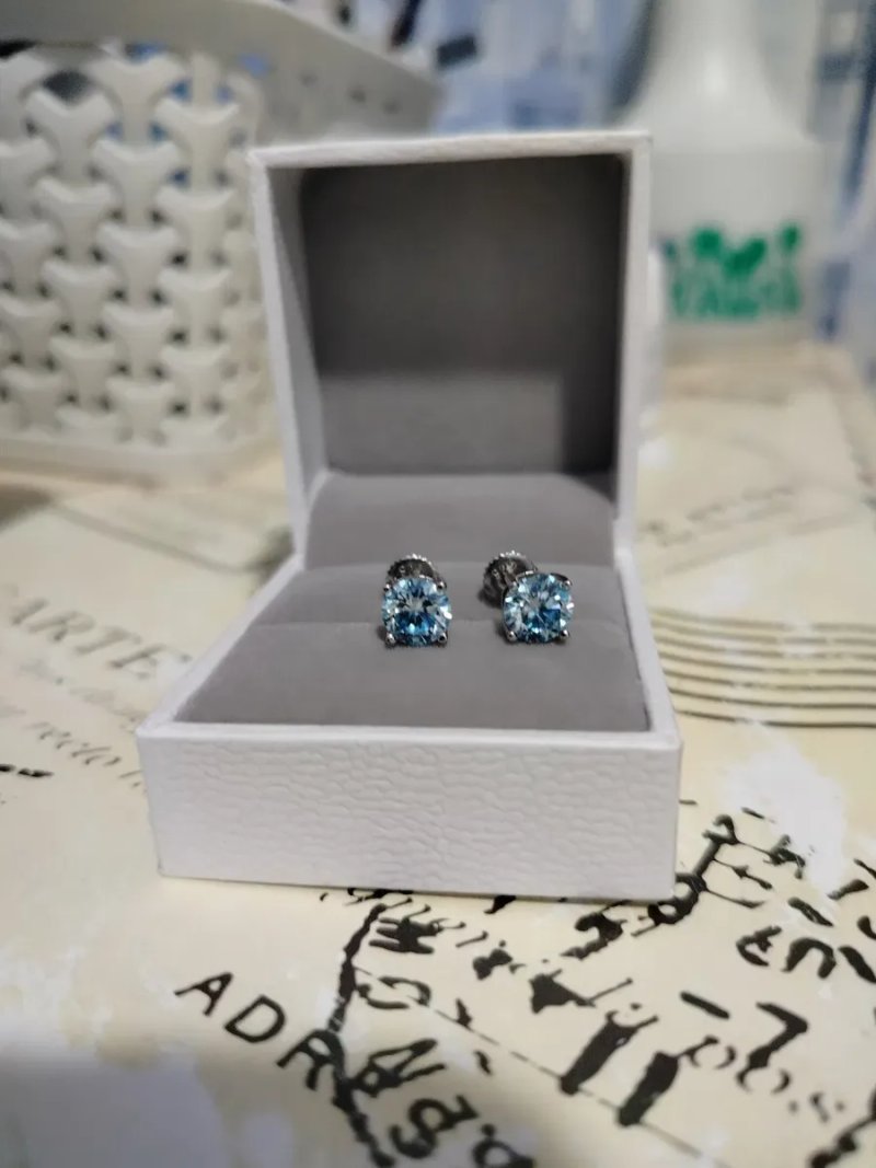 Сережки з голубим діамантом муассанітом 1 карат 6.5 Sea Blu.Безкошьовна доставка олх нова пошта! — фото 4