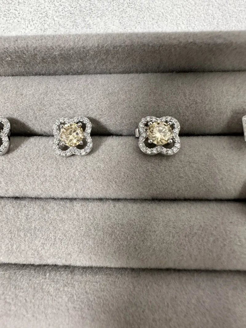 Сережки з муасанітами лабораторний діамант 0,5 Ct — фото 5