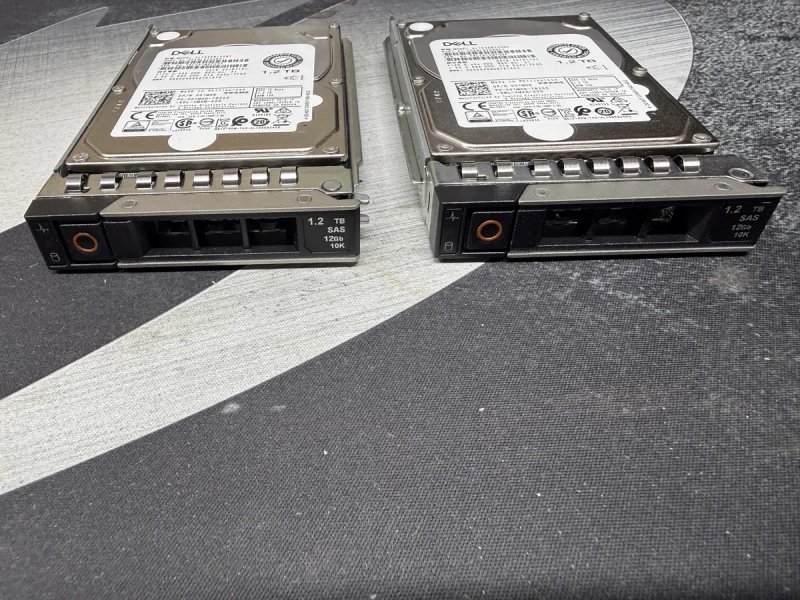 Серверний диск Dell 1.2Tb SAS 12 Gb/s 10k з Caddy (пара) 001M0D — фото 3