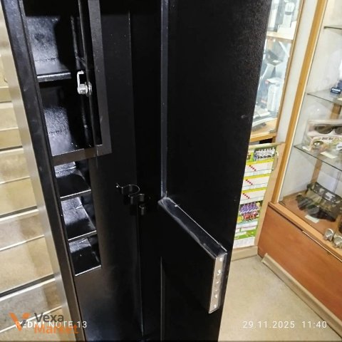 Сейф металевий для зброї, 140х290х250 см