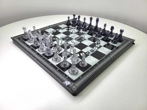 Шахи зі Скла на замовлення. Шахматы из Стекла с дизайном под заказ.
