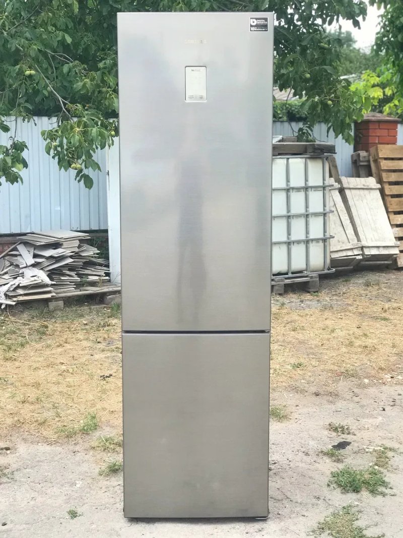 Шикарний холодильник Samsung no Frost, 200 см, сірий, з Німеччини — фото 2