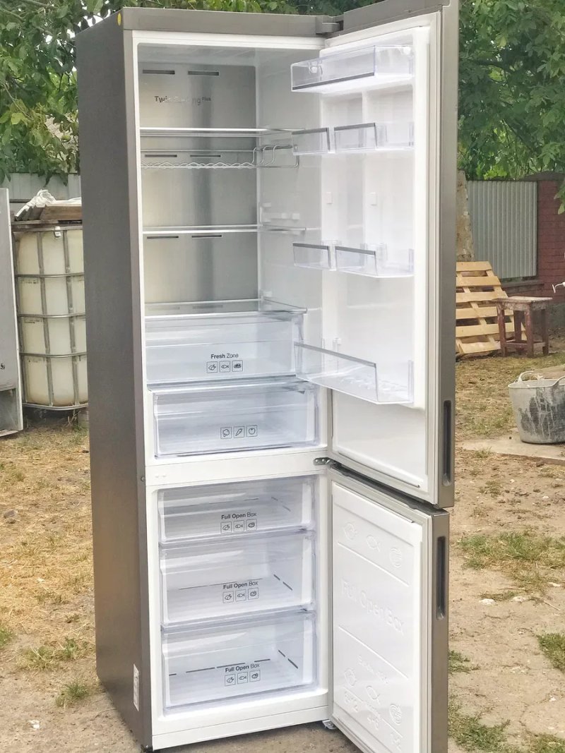 Шикарний холодильник Samsung no Frost, 200 см, сірий, з Німеччини — фото 3