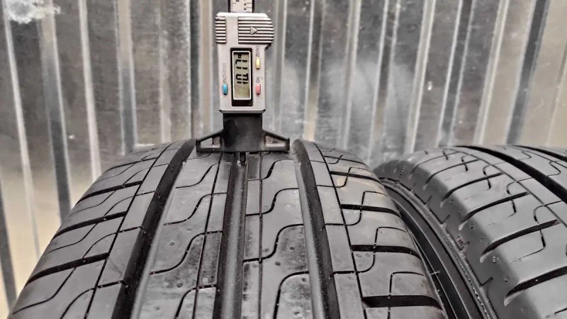 шини 215/70R15C. Pirelli. 10мм. 2023р Bridgestone с — фото 2