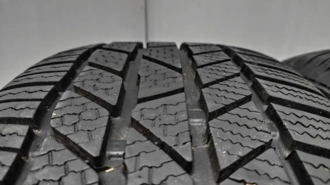 Шини 235/55R17 Continental. 8мм. 2025р.