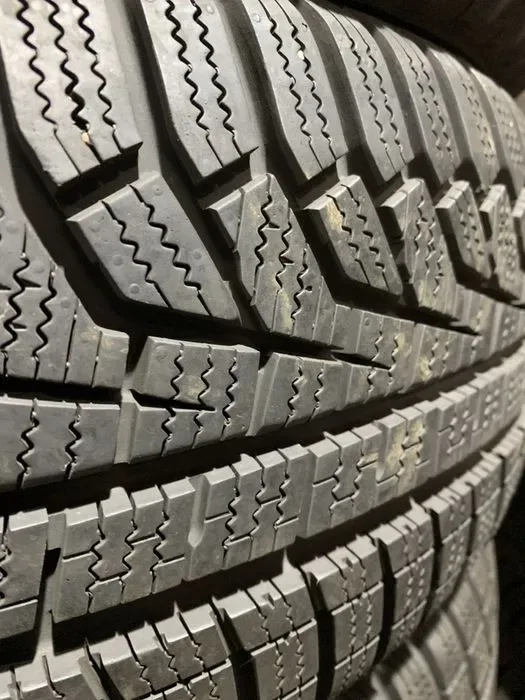 Шини б/у зима 225/50 17 Hankook Winter I*Cept Evo2 — фото 4