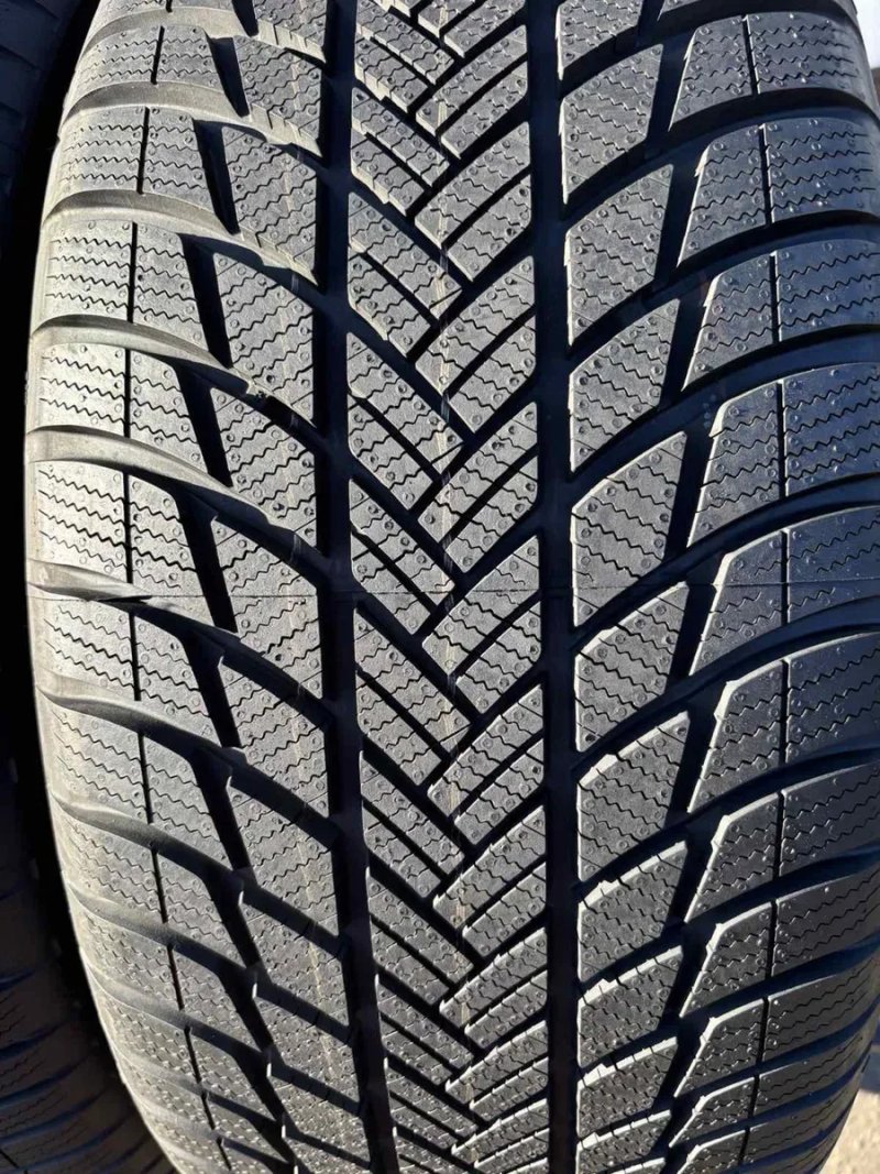Шини нові 235/50 R19 Bridgestone зима — фото 4