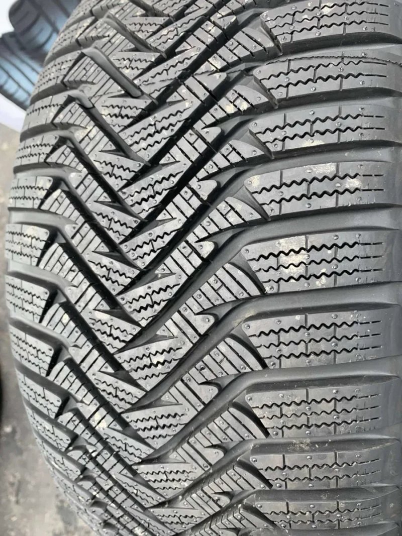 Шини нові 245/40 R18 пара Laufenn зима — фото 3