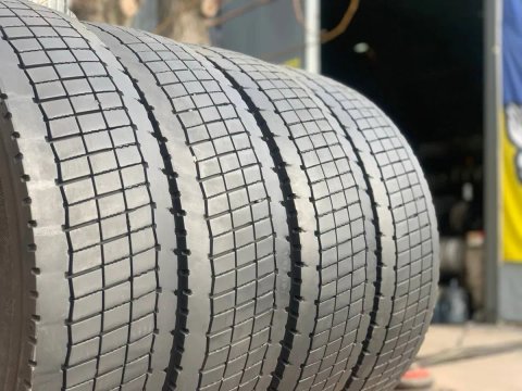 Шини вантажні 4шт 215/75 R17,5 Continental ContiHybridLD3