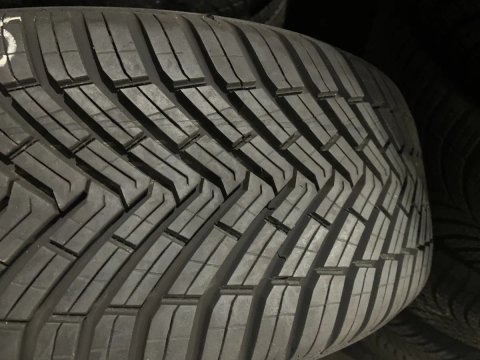 Шины б/у всесезонные 205/55-16 Continental all season contact
