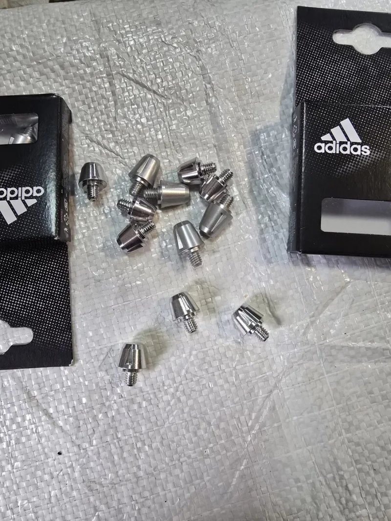 Шипи для футбольного взуття adidas SG Studs Long 12 шт Silver (FJ6355) — фото 4