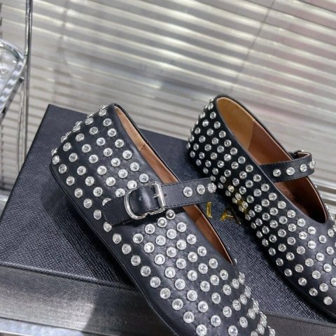 Шкіряні балетки туфлі брендові Alaia