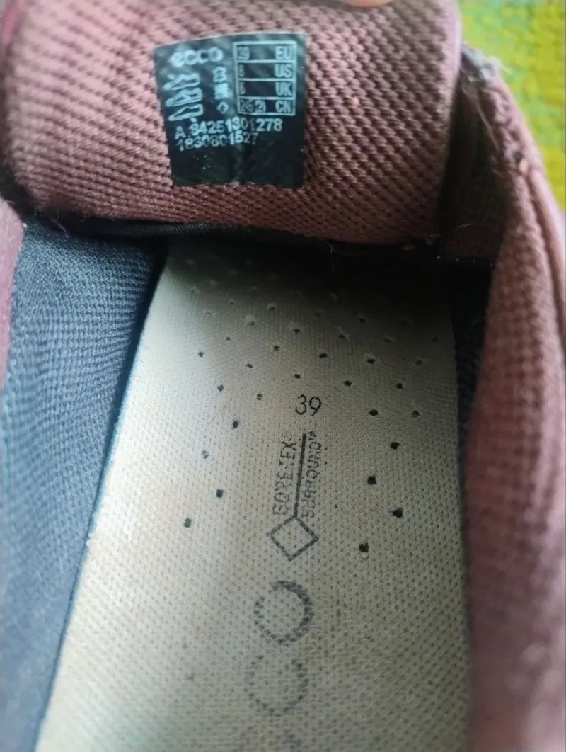 Шкіряні жіночі кросівки ECCO Gore-Tex Surround оригінал 39 розмір — фото 2