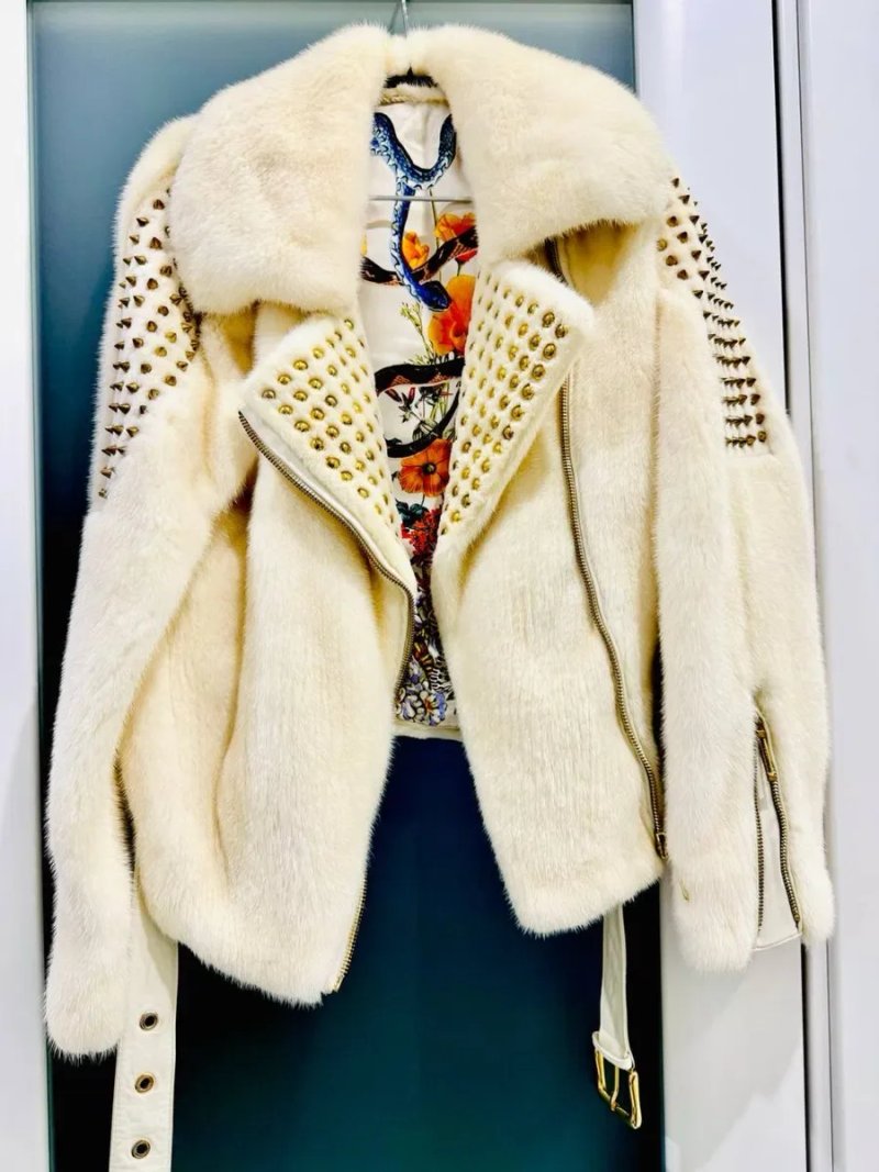 Шуба из меха Норки Phillip Plein в молочном  цвете и качестаенной фурн тары riri — фото 5