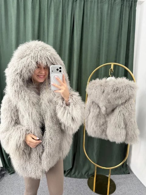 Шуба натральна цільна лама з капюшоном сіра