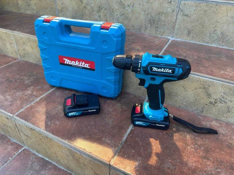 Аккумуляторный шуруповерт Makita 550 24В с DFR патроном с набором — фото 2