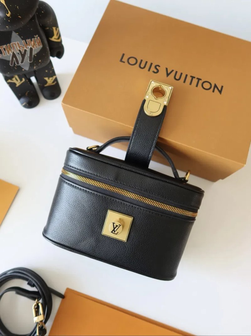 Скмочка женская черная натуральная кожа кожаная  Louis Vuitton Low Key Vanity Pouch луи витон сумка жіноча чорна шкіряна натуральна шкіра маленька — фото 7