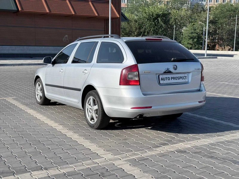 Skoda Octavia 2012 — фото 6