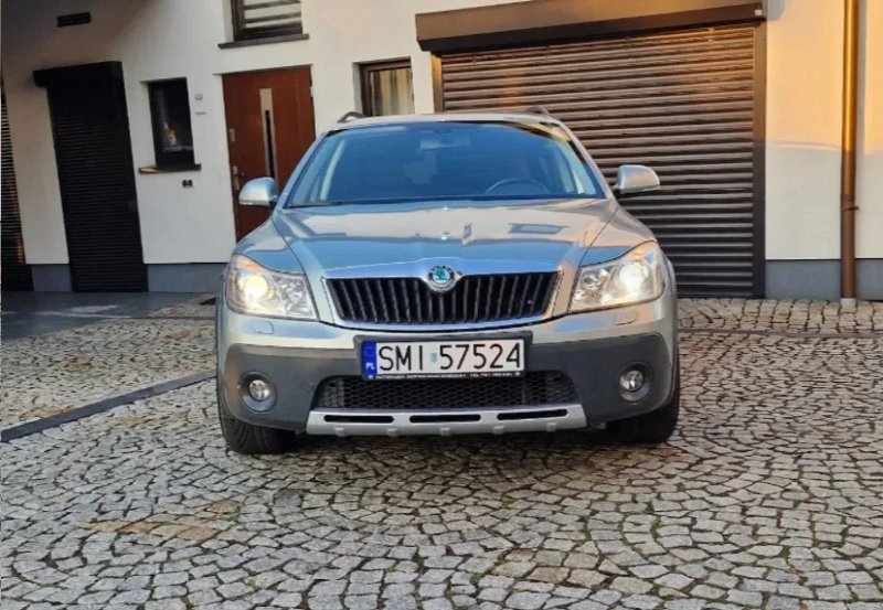 Skoda Octavia Scout 2011 бензин 1.8 TSI 4x4 — фото 2
