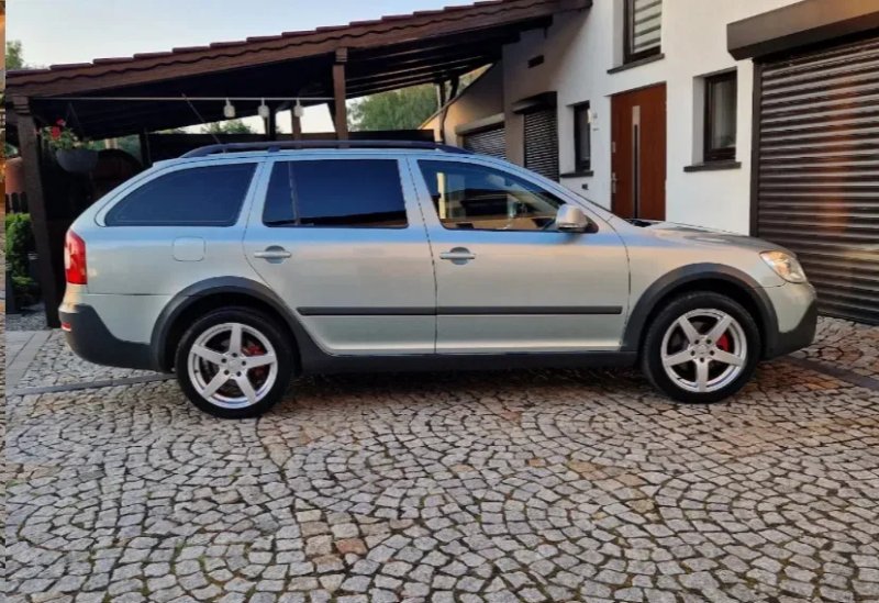 Skoda Octavia Scout 2011 бензин 1.8 TSI 4x4 — фото 4
