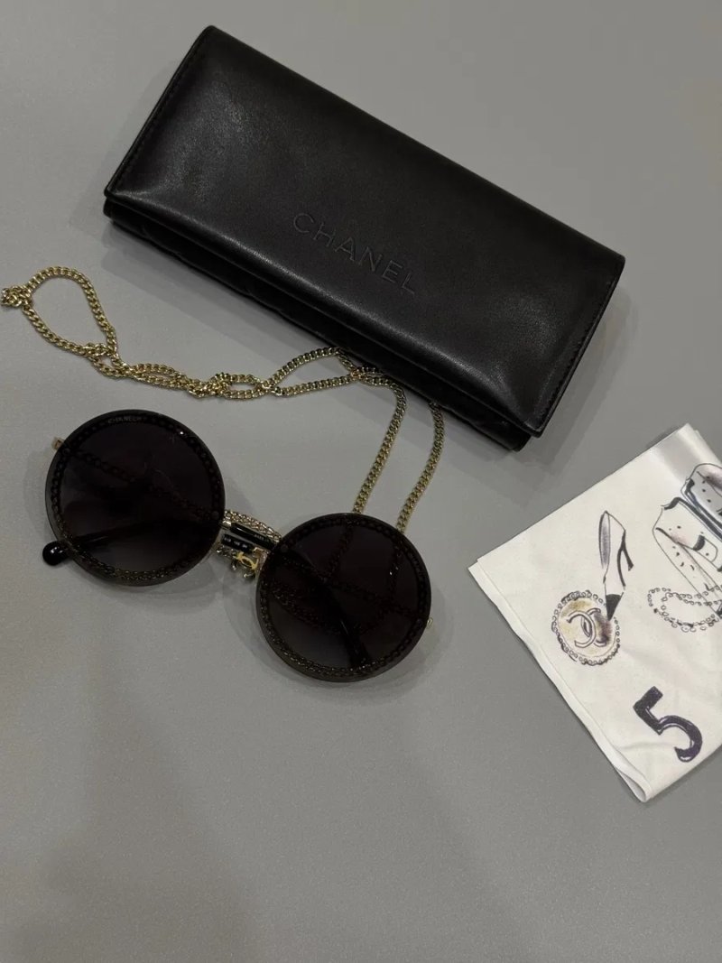 Сонцезахисні окуляри Chanel — фото 3