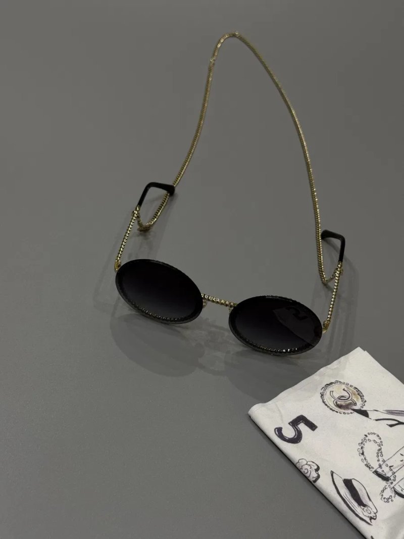 Сонцезахисні окуляри Chanel — фото 4