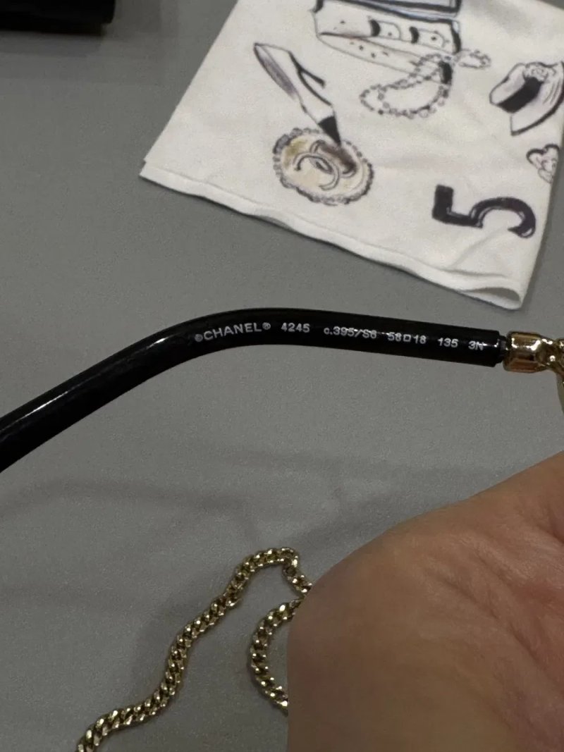 Сонцезахисні окуляри Chanel — фото 8