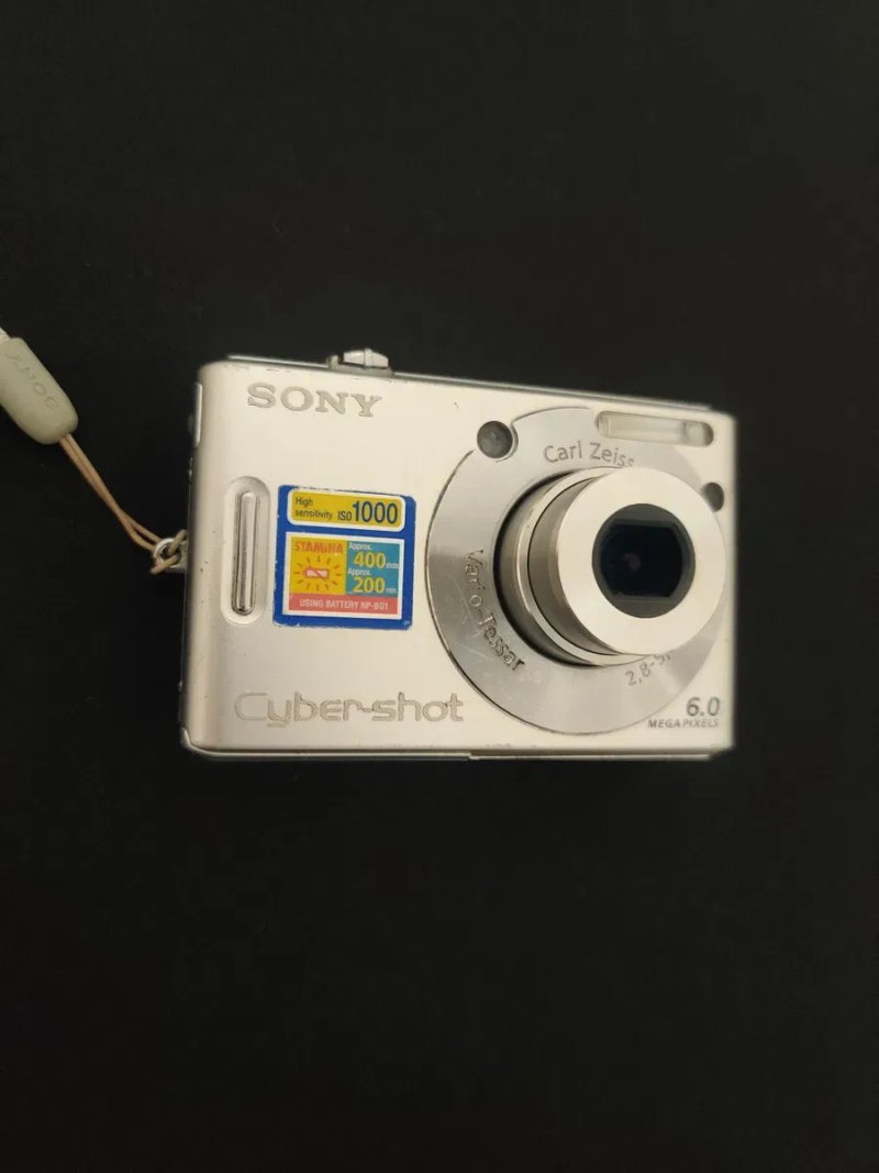 Sony Cyber-shot DSC-W30 Aluminum Вінтажна Мильниця фотоапарат фотокамера — фото 2