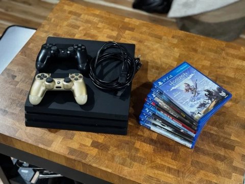 Sony PlayStation 4 Pro 1 TB/Ps 4 pro 1 TB-  у Комплекті 2 Джоя+ Ігри на дисках