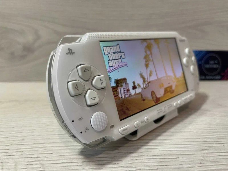 Sony PSP Білий колір 2GB + 40 Ігор встановлено на приставці гарний стан — фото 2