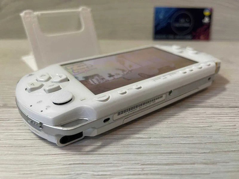 Sony PSP Білий колір 2GB + 40 Ігор встановлено на приставці гарний стан — фото 5