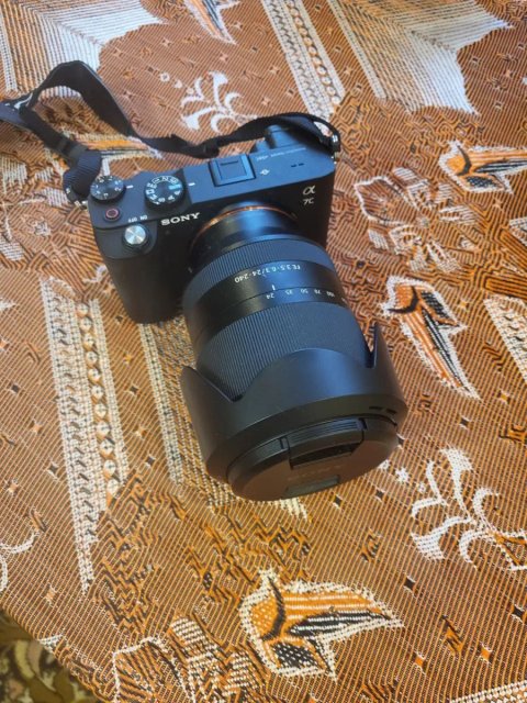 Sony Q 7C ILCE-7C + Sony FE 24-240 mm f/3.5-6.3