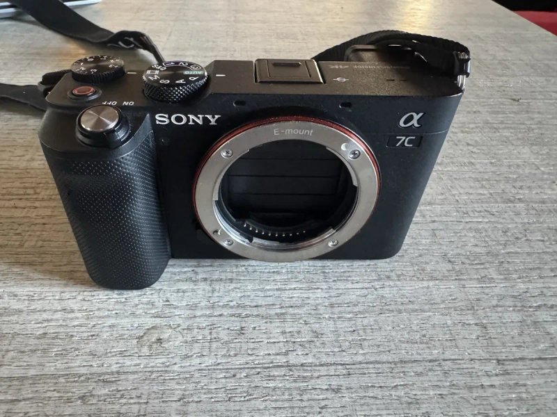 Sony Q 7C ILCE-7C + Sony FE 24-240 mm f/3.5-6.3 — фото 2