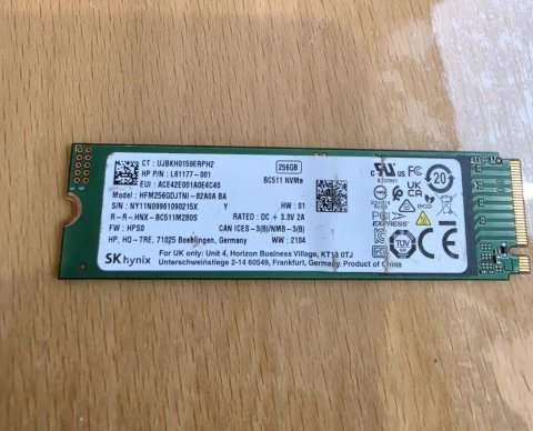 Ssd m.2 nvme 256gb 99% Стан гарний смарт на фото